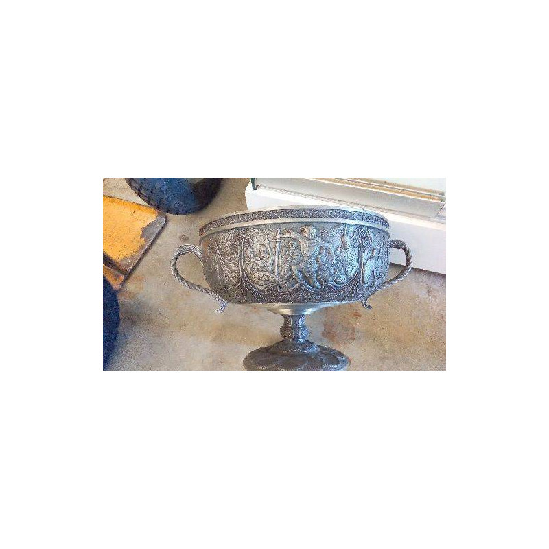 COUPE EN ÉTAIN SCULPTÉ