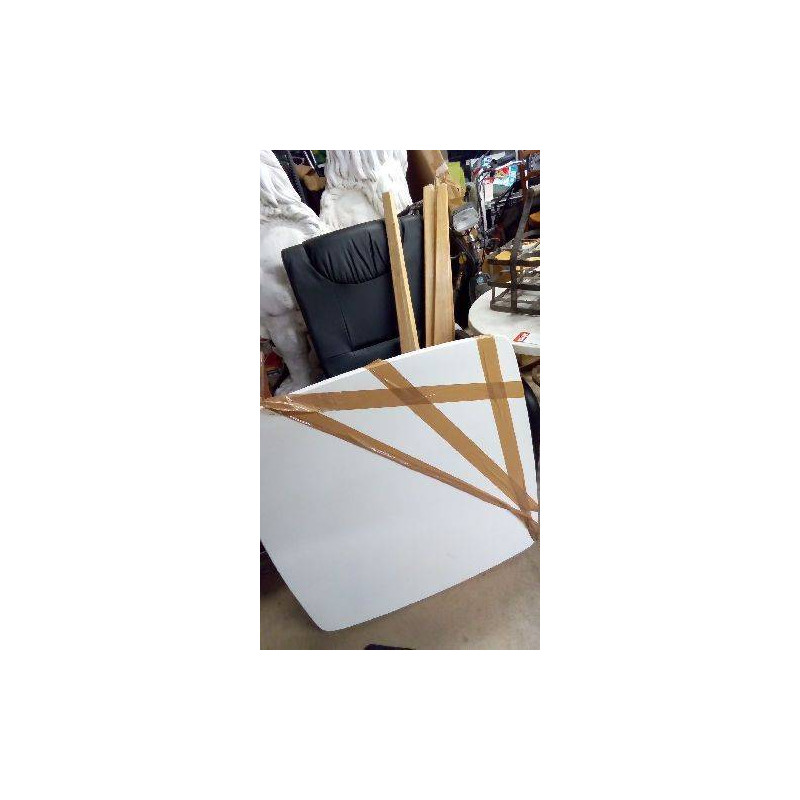 TABLE D\'APPOINT CARRÉE