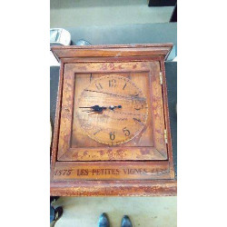 HORLOGE SUR BOITE