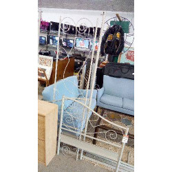 LIT BANQUETTE À BALDAQUIN...