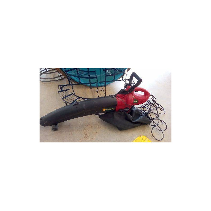 SOUFFLEUR ASPIRATEUR FEUILLES