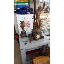 GARNITURE DE CHEMINÉE RÉGULE