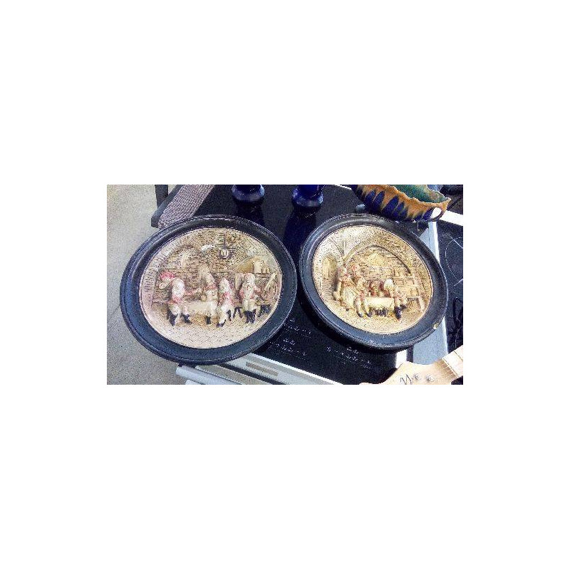 PAIRE DE PLATS DÉCORATIFS TERRE CUITE