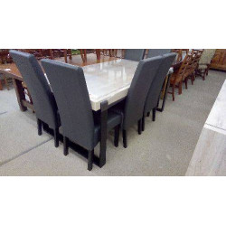 TABLE DE SALLE À MANGER...