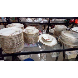 GRAND SERVICE EN PORCELAINE 