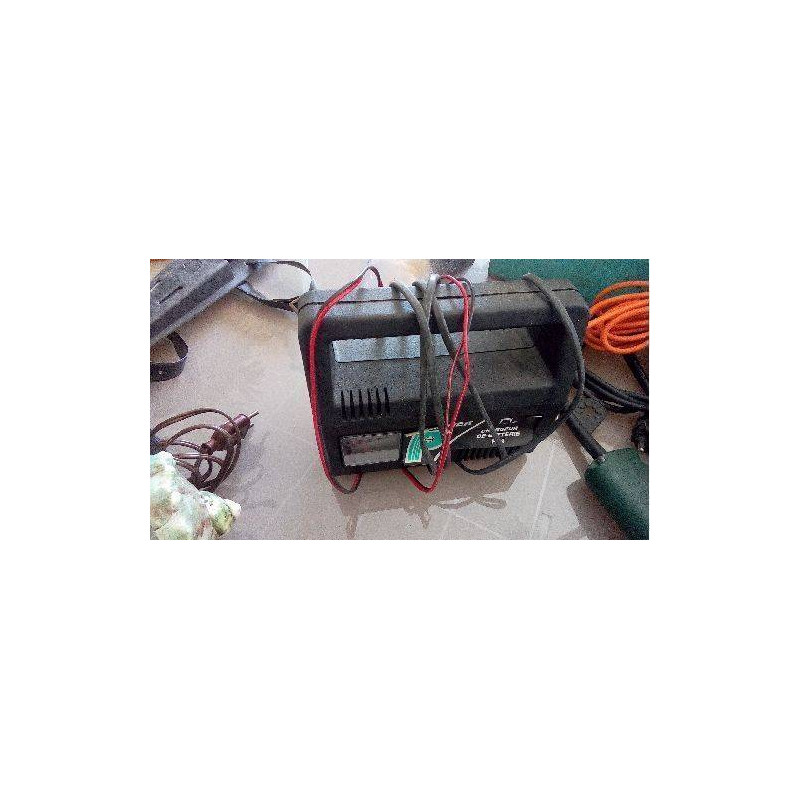 CHARGEUR BATTERIES