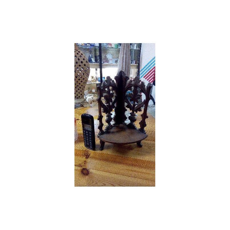 PETITE ÉTAGÈRE D\'ANGLE SCULPTÉE 