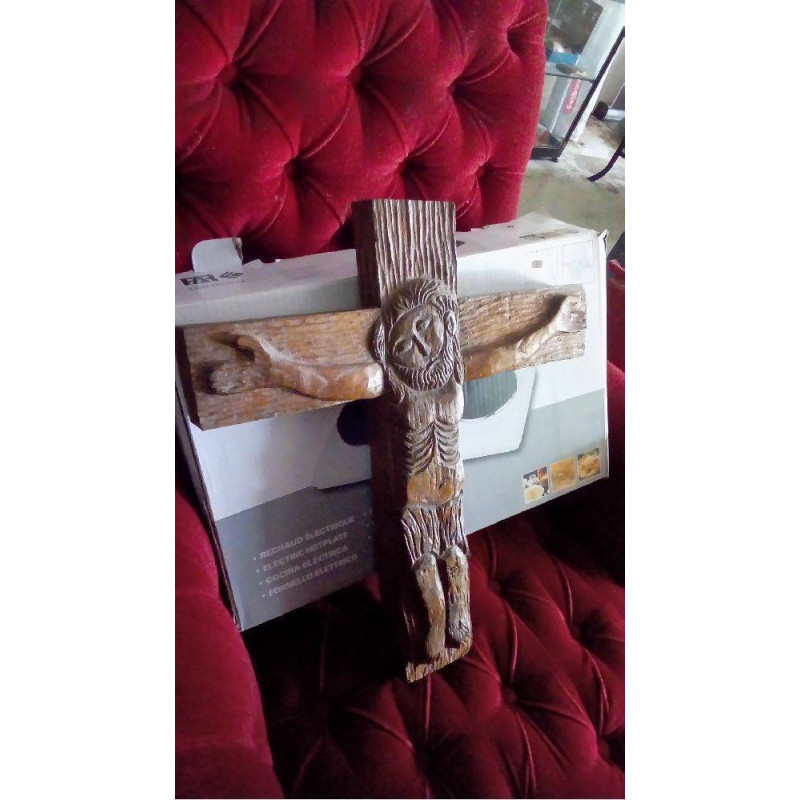 CHRIST SCULPTÉ NAÏF
