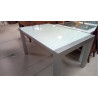TABLE EXTENSIBLE DESSUS VERRE AVEC 4 CHAISES 