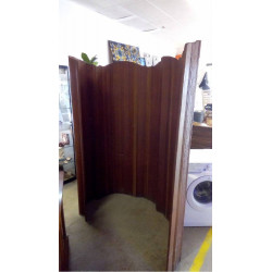 GRAND ET LONG PARAVENT...