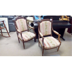 PAIRE DE FAUTEUILS STYLE...