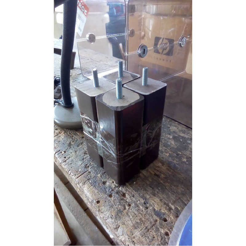 JEU DE PIEDS DE LIT CARRÉS