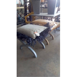 TABOURET AVEC COUSSIN...