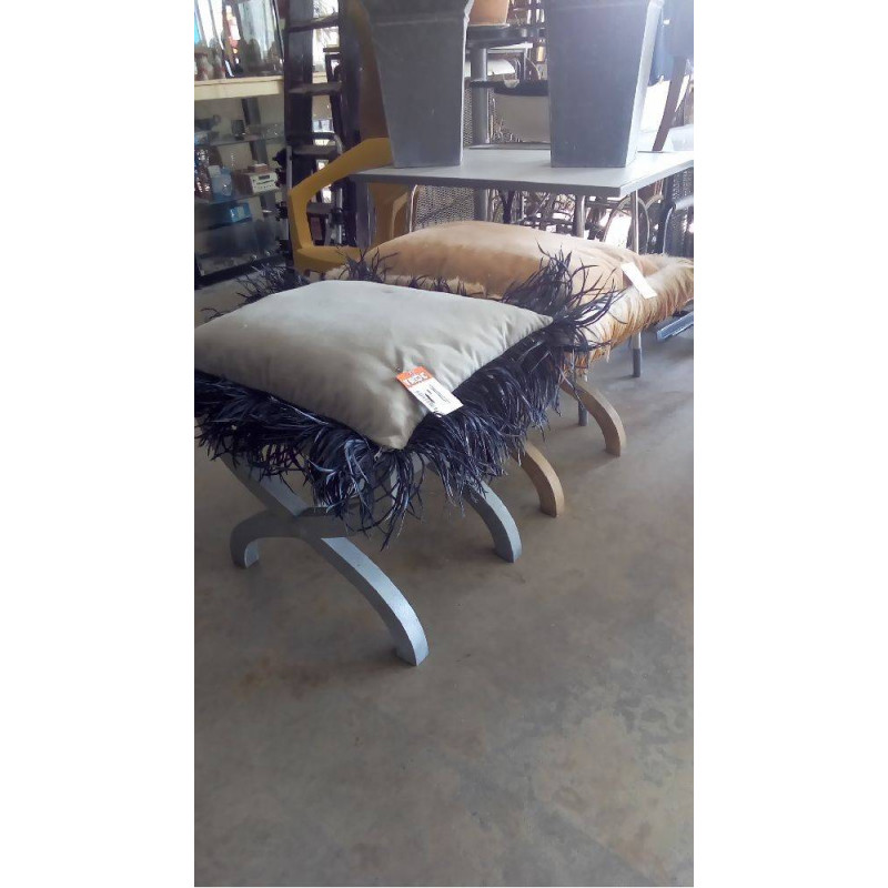 TABOURET AVEC COUSSIN PLUMES D\'AUTRUCHE