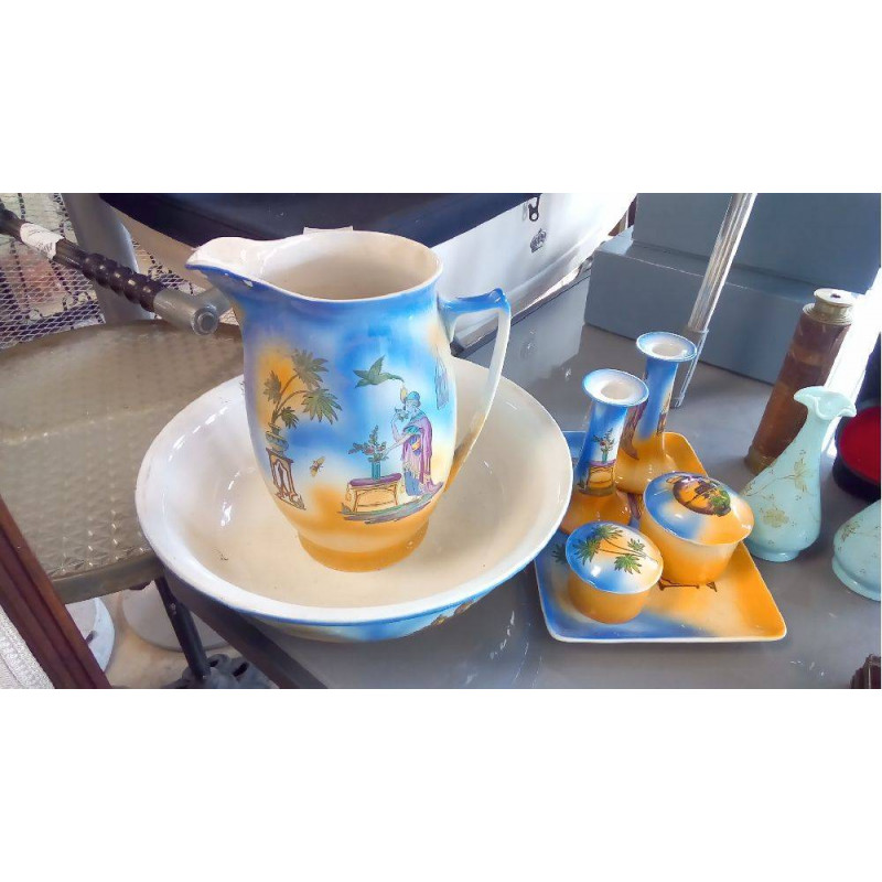 NÉCESSAIRE DE TOILETTE FAÏENCE ART DÉCO