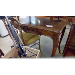 TABLE BUREAU STYLE LOUIS XV...