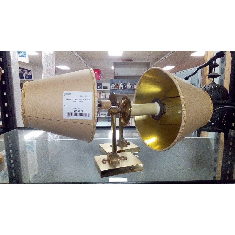 PAIRE D\'APPLIQUES AVEC ABAT JOUR