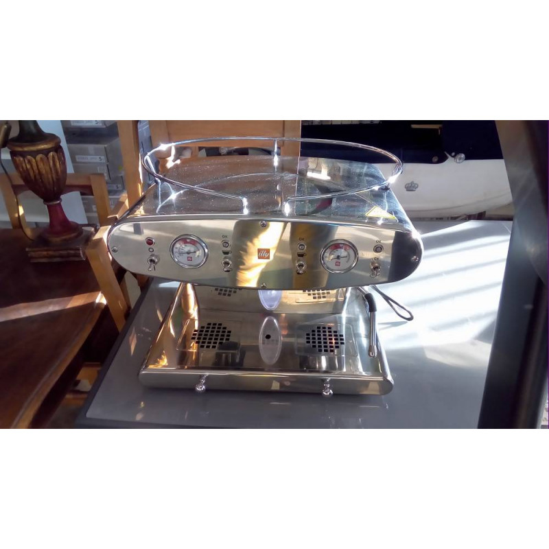 MACHINE À CAFÉ ILLY PRO  (POSS. 100 X/ JOUR)
