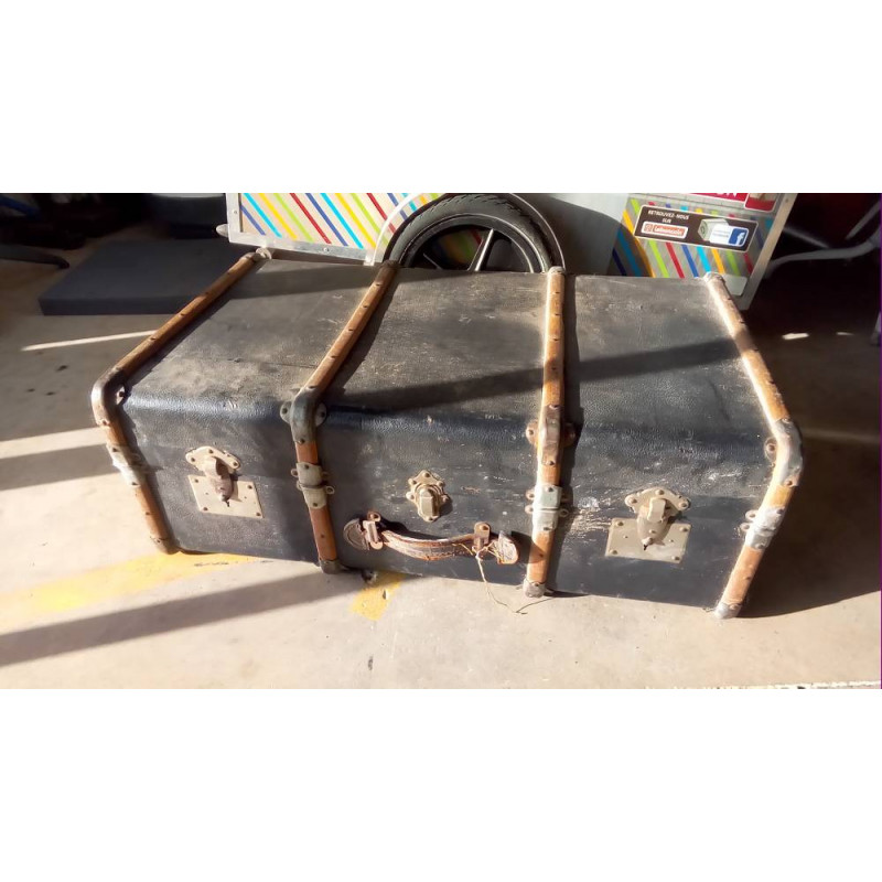 MALLE ANCIENNE PLATE