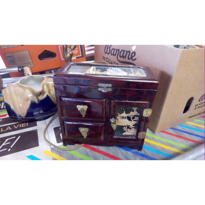 BOÎTE À BIJOUX LAQUÉE