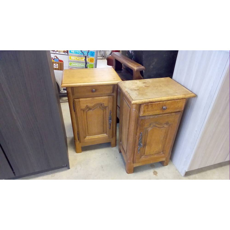 PAIRE DE CHEVETS CHÊNE SCULPTÉS