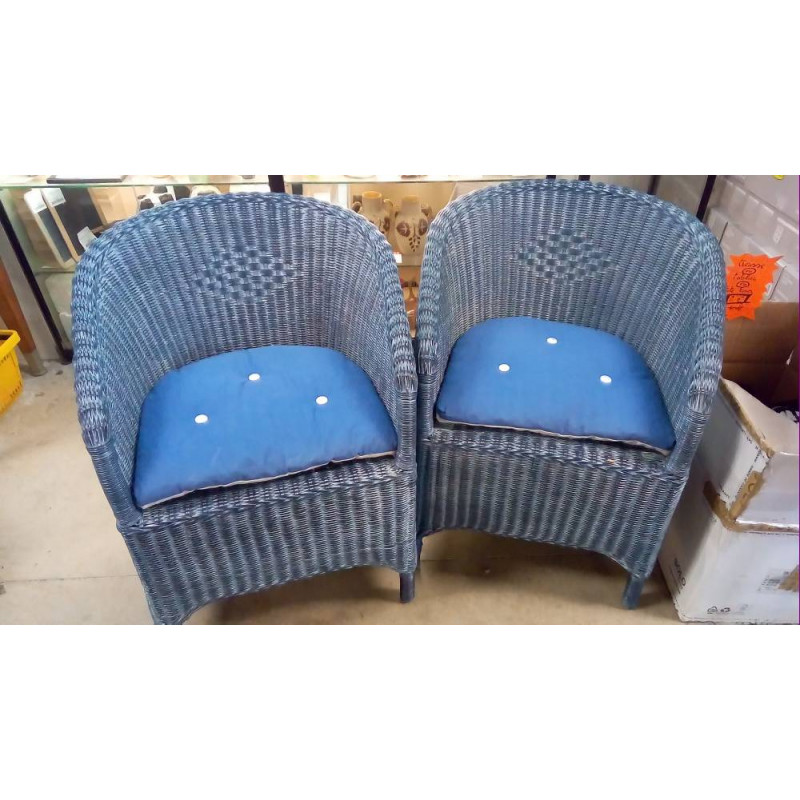PAIRE DE FAUTEUILS ROTIN BLEUS AVEC COUSSINS