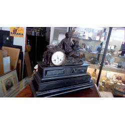 PENDULE MARBRE ET RÉGULE EN...