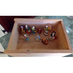 LOT DE 8 SANTONS ARTISANAUX...