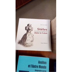 STELES  DANS LE LEON