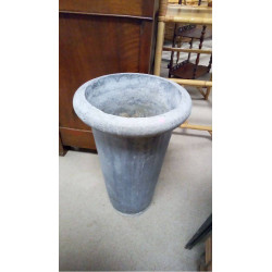 JARDINIÈRE EN CIMENT
