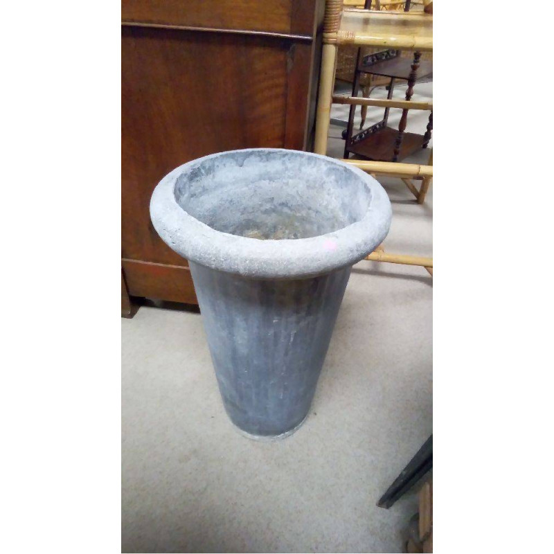 JARDINIÈRE EN CIMENT