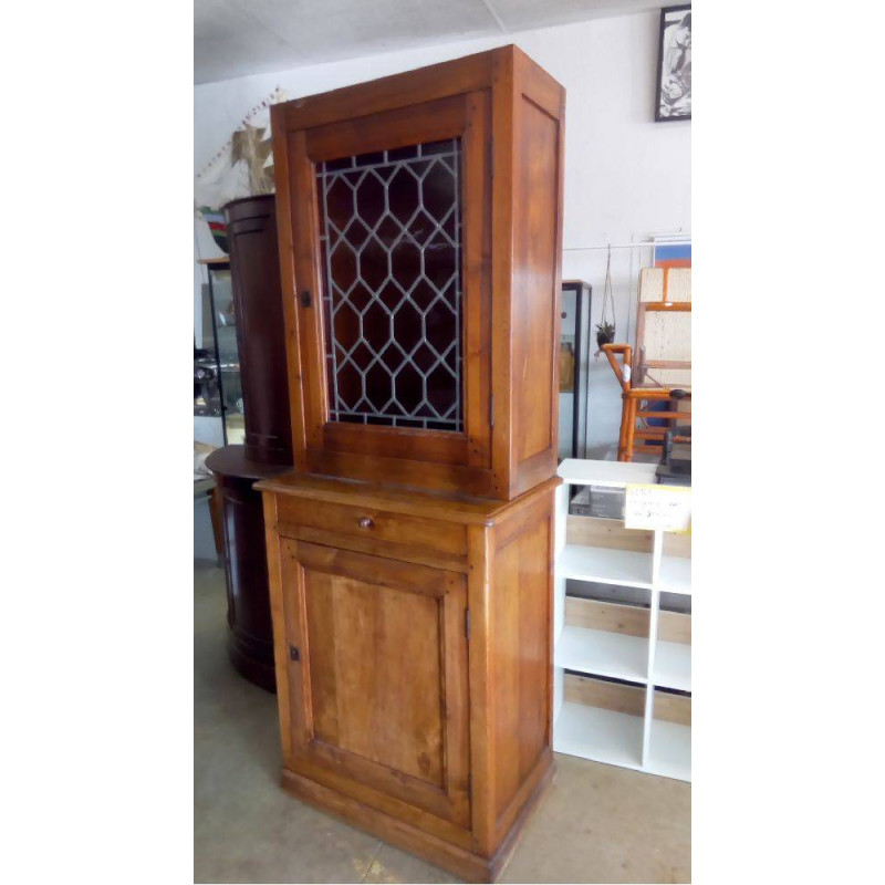 VITRINE AVEC VITRAUX