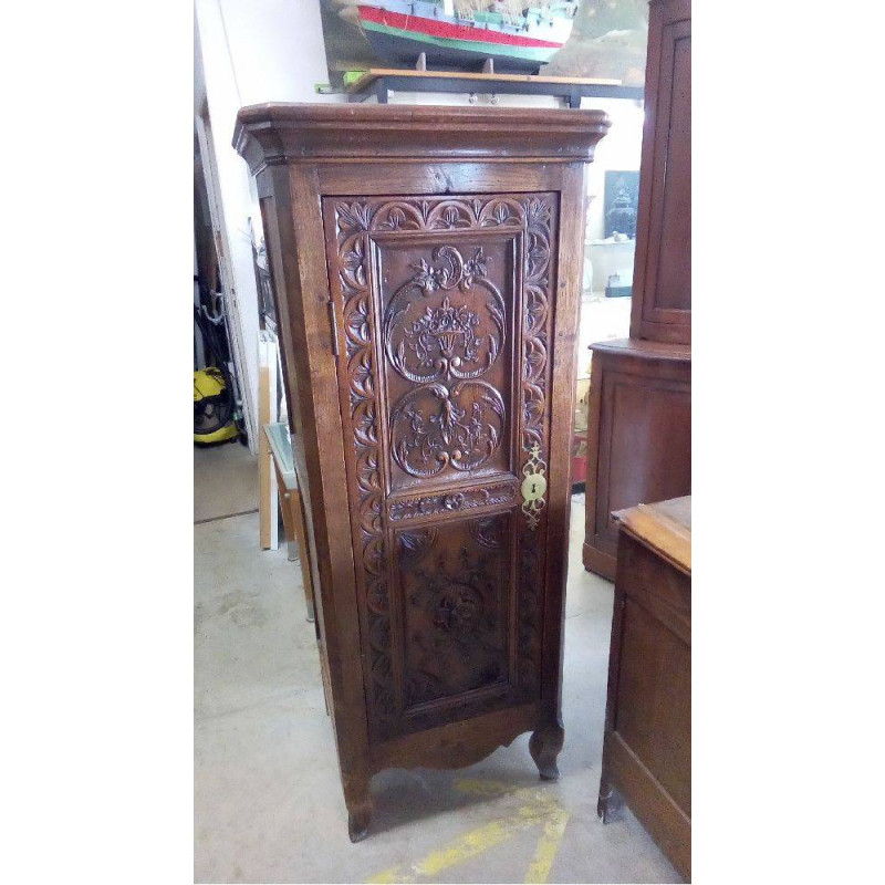 PETIT MEUBLE PORTE SCULPTÉE SS CLÉ