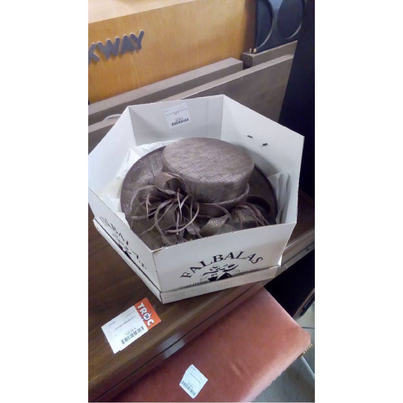 CHAPEAU DE CÉREMONIE AVEC SA BOITE