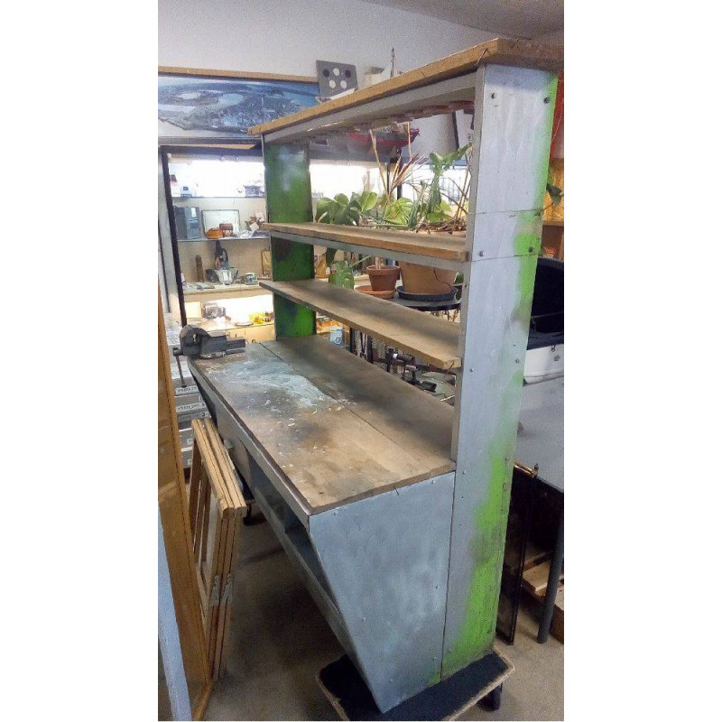 ÉTABLI FUTURISTE ARTISANAL