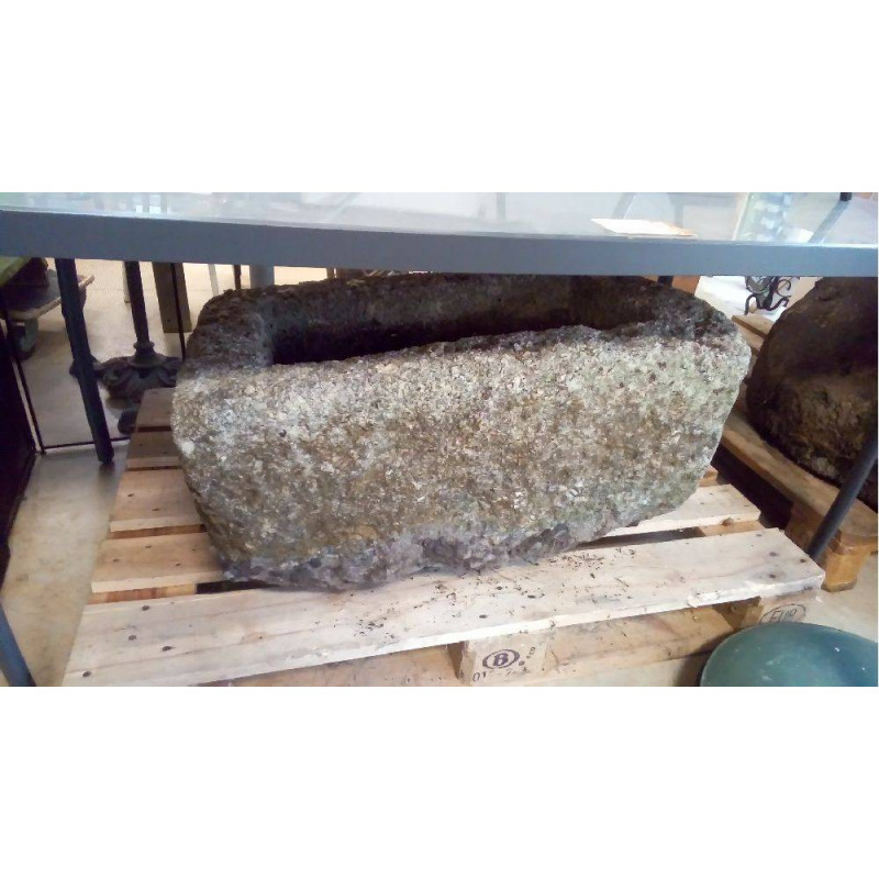 AUGE OU JARDINIÈRE PIERRE SCULPTÉE