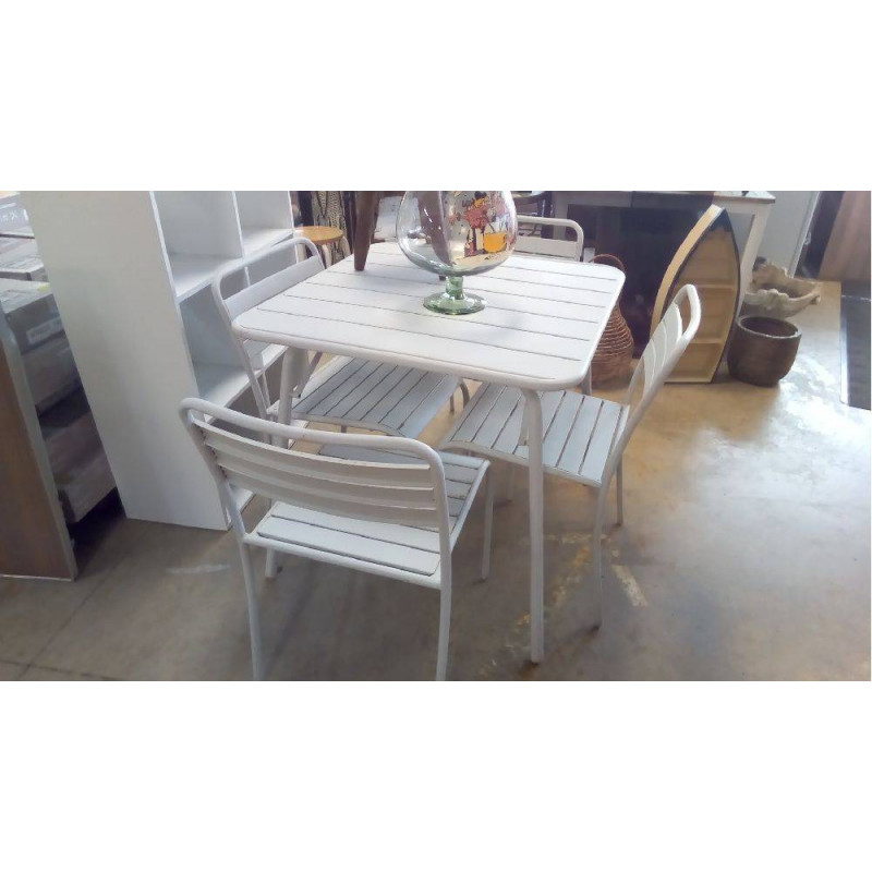 TABLE DE JARDIN -PLIANTE EN TÔLE AVEC 4 CHAISES 