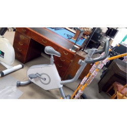 VÉLO D\'APPARTEMENT GRIS