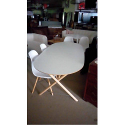 TABLE MODERNE AVEC 4...
