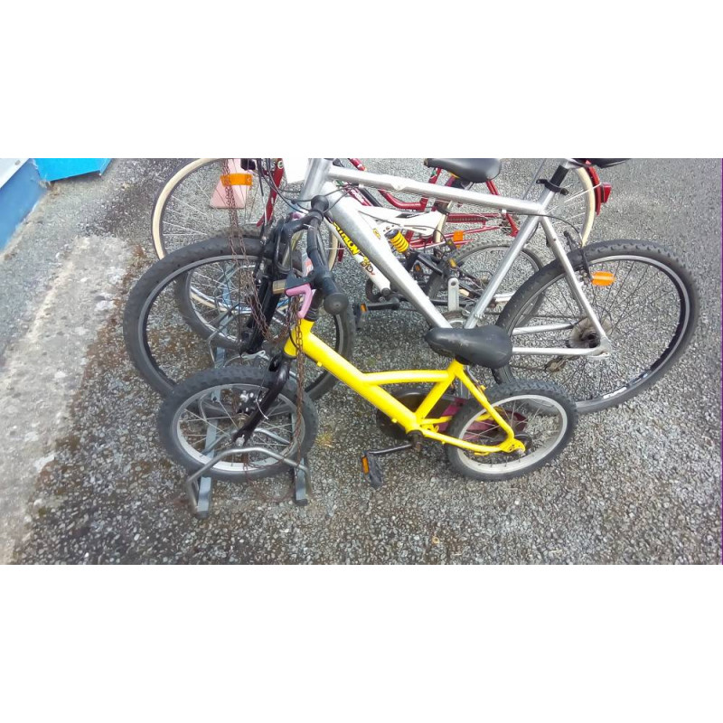 VELO ENFANT 16 POUCES + STABILISATEURS