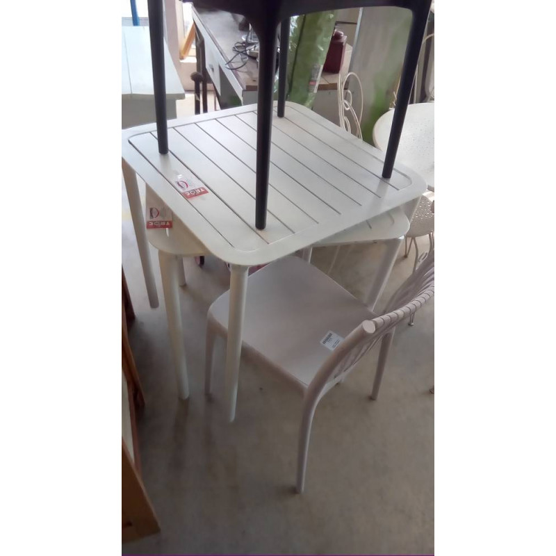 TABLE DE JARDIN ALUMINIUM 70X70X75 (REFUS LIVRAISON INTERNET) VALEUR 199