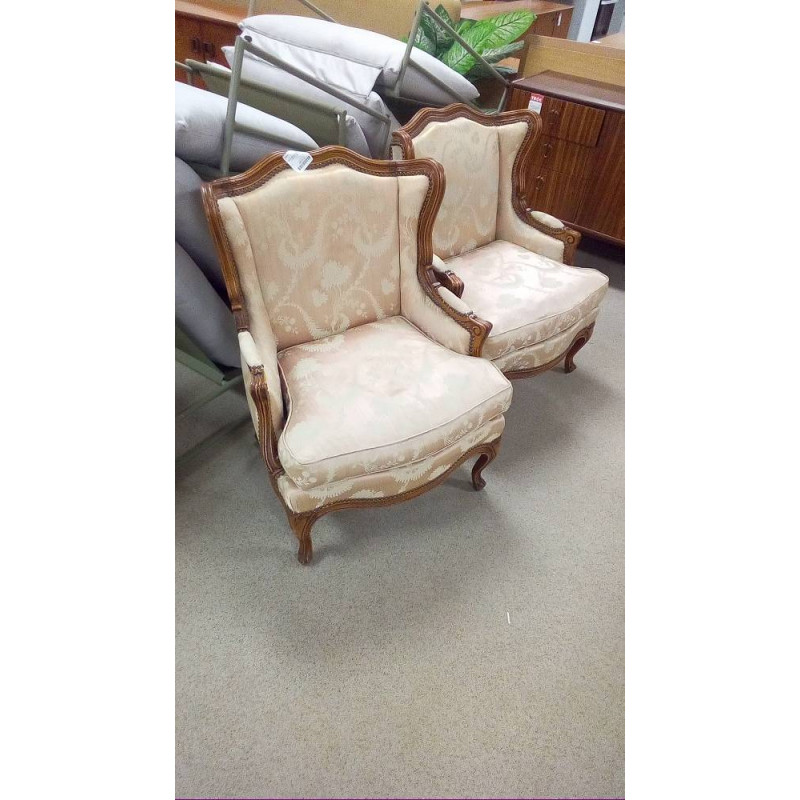 PAIRE DE FAUTEUILS STYLE LOUIS XV EN L\'ÉTAT