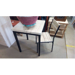 PETITE TABLE AVEC 1 CHAISE 