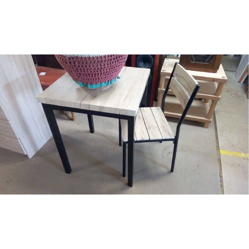 PETITE TABLE AVEC 1 CHAISE 