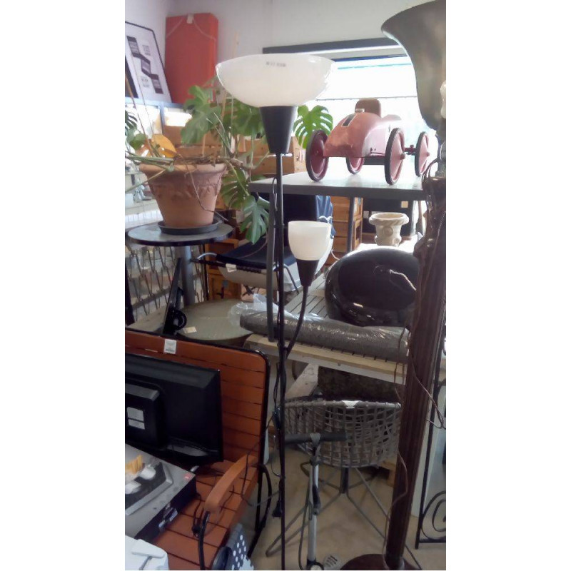 LAMPADAIRE MODERNE AVEC LISEUSE