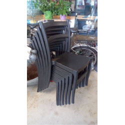 CHAISE NOIRE EMPILABLE