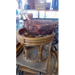 TABOURET ROTIN