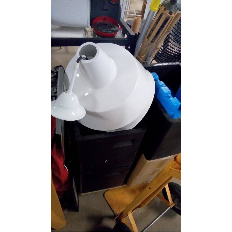 PLAFONNIER TOLE BLANCHE ÉMAILLÉE 