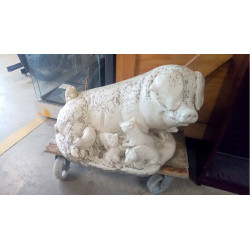STATUETTE CIMENT COCHONNE...