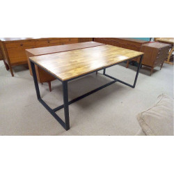 TABLE MODERNE BOIS ET MÉTAL...